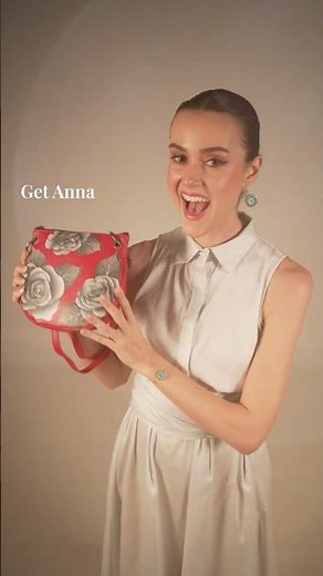 This Red Designer Bag Instantly Changed the Outfit | Anna by Anuschka