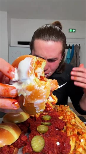 Exploring the Art of Fast Food Degustation