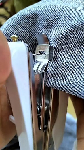 Mini sewing machine #sewing #sewingmachine #fyp #bestseller #viraltiktok #trendingproducts #viral