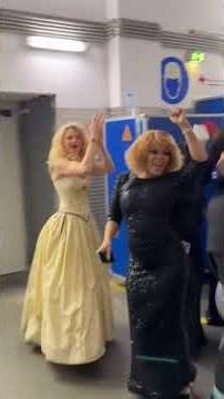 Watch till the end** André Rieu and the Orchestra are so playful backstage