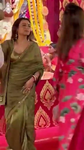Rani Mukerji Beauty Shines at Grand Event ✨ | Viral Video #bollywoodnews #viralshorts #shorts