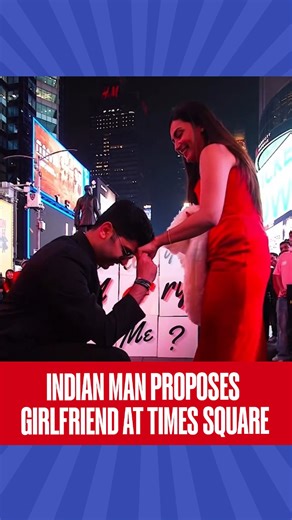 An Indian man living in the US has won hearts online with his epic Bollywood-style proposal to girlfriend Shreya Singh at New York's Times Square. Parth Maniar arranged a surprise flash-mob dance with dozens of performers in front of hundreds of spectators before kneeling down to ask her to marry him. #indianman I #proposes I #girlfriend I #timessquare I #RepublicWorld | Republic