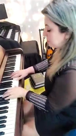 Deus abençoe nosso fim de semana 🙏🏼🙏🏼 HINO 199 . . #ccb #foryouシ | Estela Ferraz Pianista