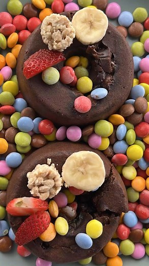 1.2K views · 17 reactions | Treat yourself to delicious Chocaholic Brownies! ✨ Made with our low sugar brownie mix and packed with a variety of low-calorie snacks. Enjoy the sweet life!  #skinnyfoodco #skinnyrecipes #HealthyDesserts #LowSugar #SweetTreats | The Skinny Food Co | Facebook