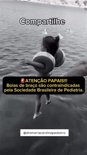 Dra Maria Carolina | CRM PR 19856 RQE 13635 | Curitiba on Instagram: "Parece exagero? Assista ao vídeo. A bóia de braço cria a ilusão mais perigosa do verão: a “falsa sensação de segurança”. Os pais olham e acham que a criança está flutuando. Mas a física diz o contrário. Esse tipo de bóia posiciona a criança na vertical. Se ela cansar, levantar os braços ou desmaiar, a cabeça vai para a água imediatamente. E ela não consegue voltar. Além disso, elas furam, esvaziam e escorregam do braço com o p