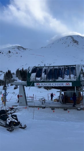 The Knob Chair is officially open! 🙌 Thanks to all the hard work from our ops and safety teams, the Knob is open and waiting for you. Come and enjoy that sweet, sweet powder up top. 🤤🌨️ It’s still early season and conditions can vary so ride safe and within your ability. Updates on open terrain and lifts will be kept up to date on our website. Head over to skimarmot.com for more. So much stoke!!! | Marmot Basin