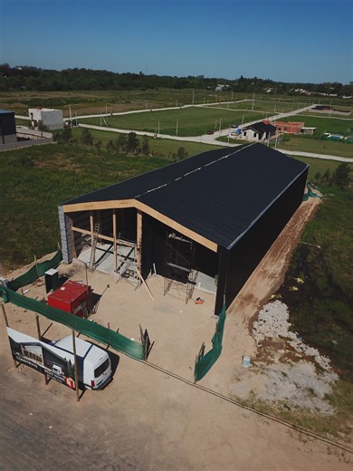 Next Home | Construcción saludable y eficiente on Instagram: "Avanza la construcción de la Nave NH172 , un proyecto industrial de Next Home que integra tecnología, madera estructural y eficiencia energética en cada detalle. Innovación y sustentabilidad aplicadas al desarrollo de nuevos espacios productivos. #NextHome #NaveNH172 #ConstrucciónEnMadera #EficienciaEnergética #ConstrucciónIndustrial"