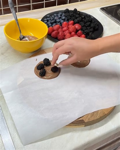 Chocolate and fruit food bliss | Bussin Eats