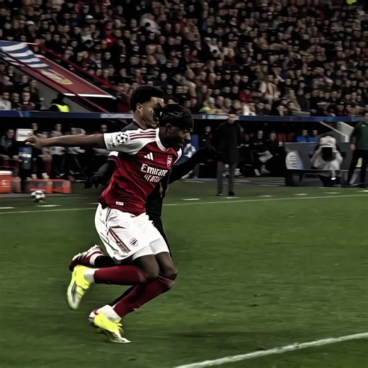 Haksız penal bir qırağa şerhçi adamı futboldan soyudur ele bil ki Arsenala qelebe atıb Arsenal hucuma Çıxanda ele qışqrır Leverkusen Çıxanda Az qalıb ağlasın Bu şerhçileri hardan tapıtlar bilmiremde#xbert1951 #xbert1951 #xbert1951 #xbert1951