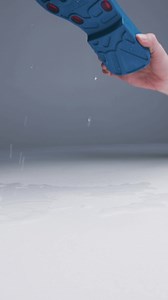 131K views · 1.4K reactions | A Melissa Becca é um verdadeiro Hit, né besties?朗 Traz um toque de nostalgia ao mesmo tempo que é super cool e trendy!  Qual look você usaria com ela?! | Melissa | Facebook