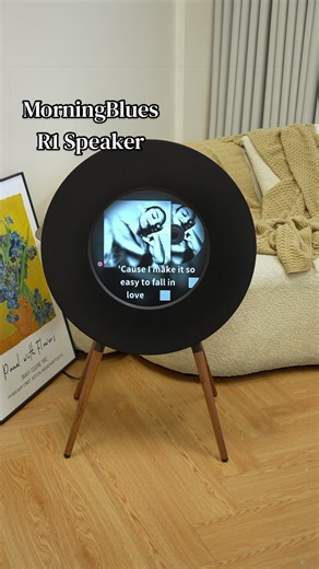 STOP hiding your speakers. Record R1 is meant to be seen. Lyrics on screen. Clean design. Tonight’s vibe: Olivia Dean — “So Easy” 🎶 @MorningBlues #MorningBlues #R1speaker #speakerofthehouse #cozyathome #giftguide