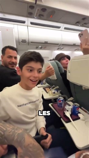 Ce Garçon Réalise Son Rêve Dans Le Cockpit Pour Son Anniversaire