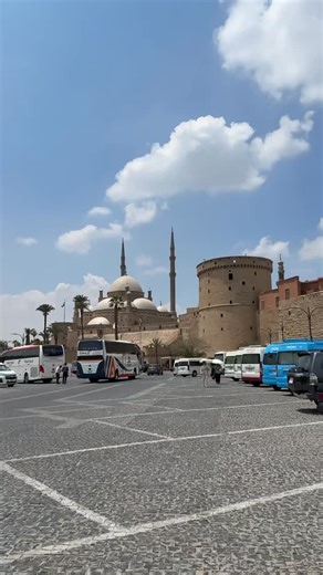 🕌 A Brief Overview of the Muhammad Ali Pasha Mosque The Great Mosque of Muhammad Ali Pasha, also known as the Alabaster Mosque or the Marble Mosque, is one of Cairo's most prominent historical and archaeological landmarks. * Location: Situated in the northwestern corner of the Citadel of Saladin in Cairo, it overlooks the city. * Founder: Commissioned by Muhammad Ali Pasha the Great (governor of Egypt and founder of the Muhammad Ali dynasty) as a place of prayer and his burial place. * Construc