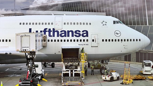 Lufthansa 747-400 - Business Class Review New York to Frankfurt