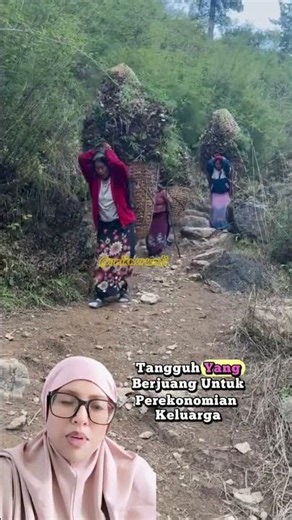 Sherpa women carry life on their backs across the Himalayas #culture #facts #traditional