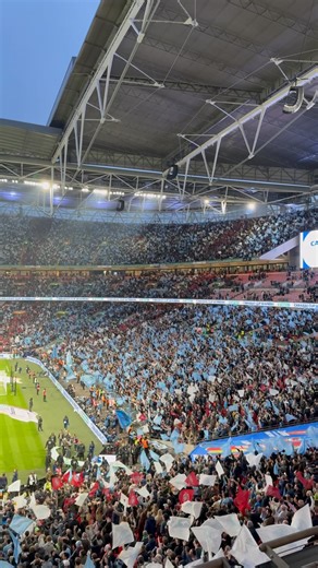 Manchester City Fans Singing 'Hey Jude' by The Beatles after winning the Carabao Cup