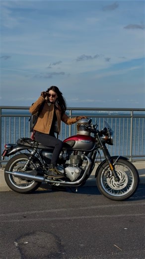 2K views · 28 reactions | How do you stay warm when the season starts getting chilly 略 . . . . . . . Helmet: @flying_monkeys_club @penguin_helmet_headmaster Jacket, gloves, backpack: @merlamoto (10% code: “misshabit”) Pants: @tobaccomotorwearco (code: “misshabit”) . . . #womenwhoride #thelitas #motogear #motorcyclegear #motorcycles #ride #motogirl #bikersofinsta | Amie Lynn | Facebook