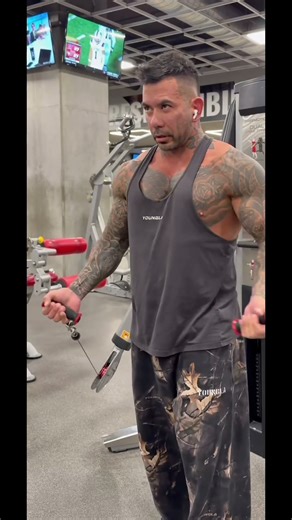 Upper Chest Development #gym #weighlifting #cableflys