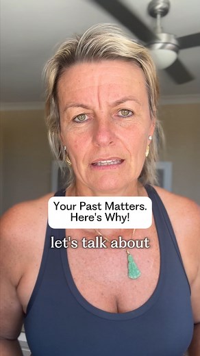 Let’s talk side effects, the good kind. When the lymphatic system starts to move again, things can get messy before they get better. The body is shaking out the junk that’s been sitting still for years. Feeling bloated, tired, itchy, or a little off? That means things are shifting. The toxins are moving. Your body is finally doing its job. Drink water, breathe deep, move every day, and use the gloves. Keep the flow going so the body can clean itself properly. Better out than in. Always. 👉 Comme