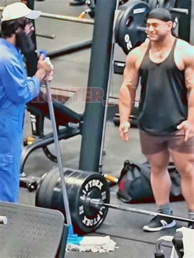 The most legendary prank in Muscle Beach history #gym #prank #fitness #workout #gymtok