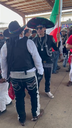 Bronco UUUAAA Y Mariachi Loco 956-La Pulga De Alamo- #dance #lapulgadealamo #divinocolombiano #Jazziel #facebook | LD Oficial 956