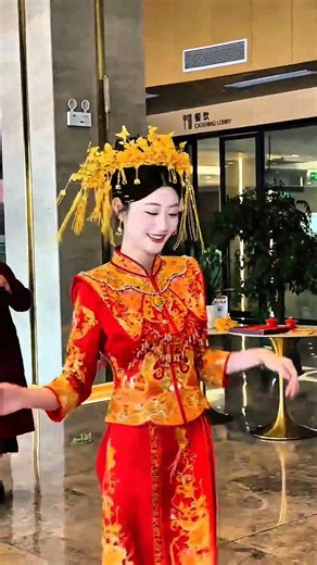 Traditional Chinese Wedding Dress | Charming Bridal Look 👰✨