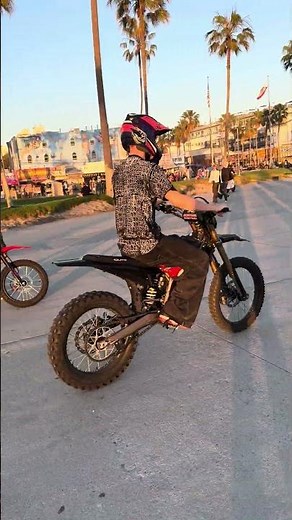 Venice Beach Kids Popping Wheelies 🔥 E-Bike Action