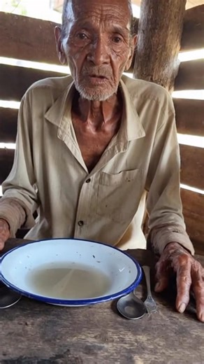 Pobre señor no tiene que comer #viral #abuelitos #oracion #amor #comida #jesucristo