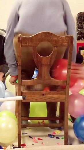 Most balloons burst by sitting in 30 secs ⏱️🎈💥 50 by Ashrita Furman 🇺🇸