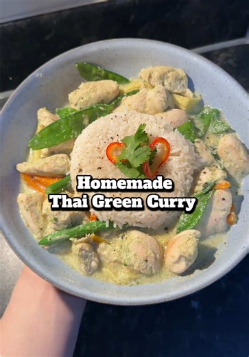 Homemade Thai Green Curry 💚 For the paste: - Garlic - Ginger - Shallots - Green Chilli - Corriander - Salt - Cumin - Fish Sauce Easy, Nutritious and Tasty ✅ #thaigreencurry #mealprep #healthy #easyrecipe #recipeideas