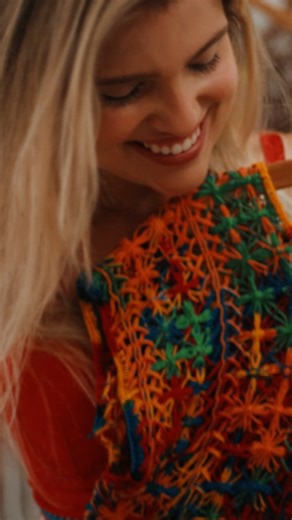 #EN Among colorful threads and welcoming smiles, you will learn the first stitches of the famous Filé Embroidery, a Cultural Heritage of Alagoas, and even take home a piece made by yourself. It is an incredible opportunity to experience the culture of Alagoas in an authentic and unforgettable way. The experience begins with a visit to the Modarte Cultural Institute, which opens its doors to anyone interested in discovering this traditional craft. The space promotes cultural exchange, and the art