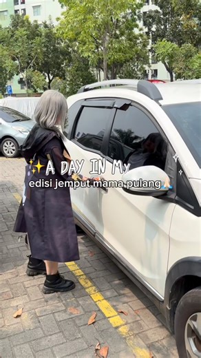 GEEK carol ⨾ଓ on Instagram: "#adayinmylife jemput mama pulang✨ special thanks to @kyouhobbyshop ! #cosplay #cosplayer #cosplaygirl #cosplaygirls #honkai #hsr #honkaistarrail #vlog #stelle #kafka #figure"