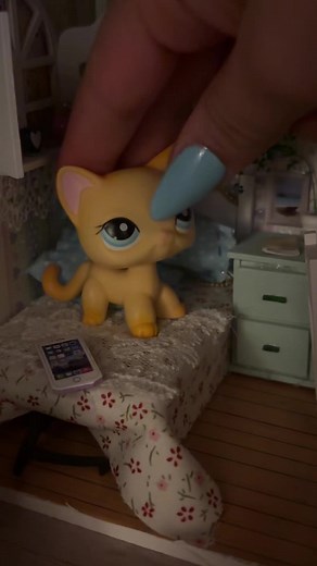 Sneaking Out with Littlest Pet Shop Toys: Part 1