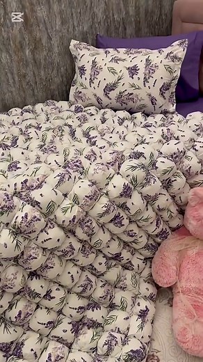 40 yama yorgan by Sevilay Sarpkaya. #quilting #sewing #quilttutorial #quiltblock #quiltinglove #quiltingcommunity #modernquilting #sewingtutorial #sewingproject #sewingtips #SewingCommunity #sewinghacks #quiltingtips #quiltinghacks | Quilting Patterns & Tutorials