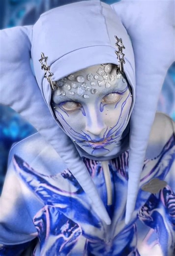 Aliens, roll call! Join the ranks and let’s take over the fashion world 😈 P.S. I make clothes for humans too, just in case 😅 #independentdesigner #alienfashion #beforeafterlook #fashionprocess #slowfashiondesigner