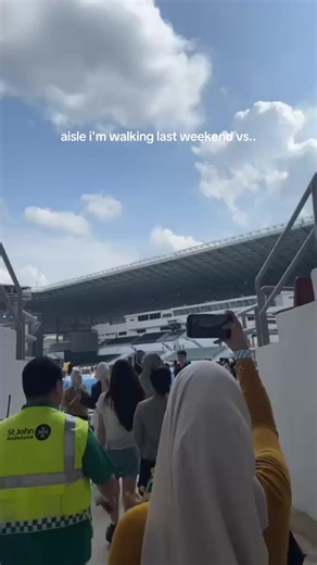 Aisle I'm Walking Last Weekend vs This Weekend — ExHorizonInk EXO Aisle Comparison