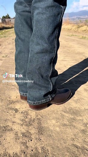 Wrangler Retro Slim Boot Cut: Comodidad y Estilo