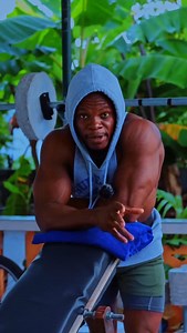 Have you had or currently having lower back pains? The fact is that, a significant number of gym bros, including gym babes, are going through certain degrees of lumbar spine (lower back) pains. Some are even not just normal lower back muscle pain, but herniated disc (slipped disc) related. • So identifying the exercises that causes and worsens this lower back injury, will definitely be the beginning of your healing process. • And I can confidently tell you that exercises like this barbell bend o