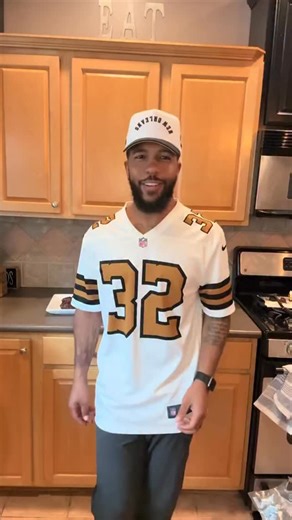 Ju Stevens | Episode 77: Cooking Vegan With Ju! Superbowl Sunday we go the rotel dip, the meatballs, and them sliders! Eating good while watching... | Instagram