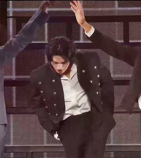 รักไม่ได้หรือไม่ได้รัก (you can’t love me, or you don’t?) - @winmetawin @7r1pl3._.n @PERTHPPE @KhunPK (full performance day 2)🕺🏻🕺🏻🕺🏻🕺🏻 cr. __opywpy__ WIN SHINES ON THE RISER #winmetawin #วินเมธวิน #RISERCONCERTD2 #RISERCONCERT #songcover @GMMTV @RISER MUSIC