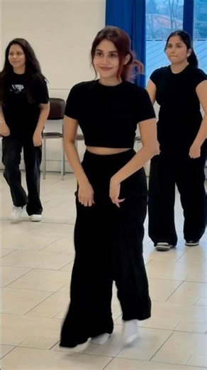 Cute Sri Lankan Girl Dilki Uresha Dance to Salena Lelena Daluwa Vilasa💃Jothipala Song #shorts #dance