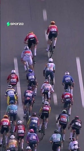 Olav Kooij wint met een fotofinish! Merlier werd tweede, Philipsen derde. #Wielrennen