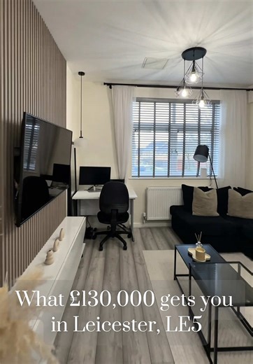 What £130k gets you in Leicester 🏡 📍 Apt 1, Sandhills Avenue, Hamilton, Leicester A beautifully presented modern apartment offering stylish, well-designed living space throughout. This property features a contemporary open-plan living area, a sleek fitted kitchen with integrated appliances, a luxurious bedroom and a high-spec, hotel-style bathroom — perfect for first-time buyers, professionals or investors alike. Located in a popular and well-connected area with easy access to local amenities,