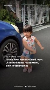 Sebuah video menggemaskan memperlihatkan seorang bocah perempuan berusia sekitar 2-4 tahun yang terekam sedang menari dengan riang mengikuti suara alarm mobil di sebuah jalan permukiman di Turki. Dalam video berdurasi sekitar 12 detik tersebut, sang anak terlihat spontan bergerak mengikuti irama bunyi alarm, mulai dari ayunan tubuh, langkah kecil, hingga gerakan tangan yang seolah menyatu dengan ritme suara di sekitarnya. Momen itu membuat suasana sederhana di jalanan berubah menjadi aksi penuh