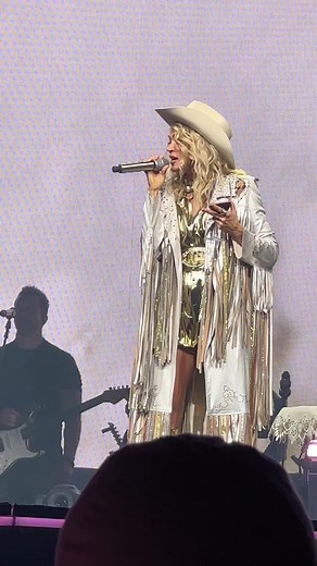 133K views · 885 reactions | She don’t know #carrieunderwood #live...