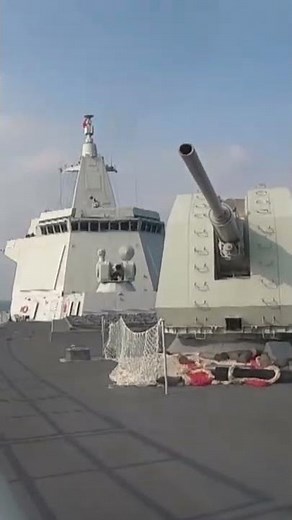 原声视频公开！实拍解放军055万吨大驱正面射击 你能扛住几发？| 军迷天下