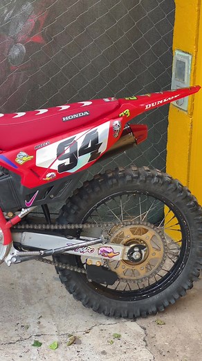 Edición de la CRF 230F: Estilo y Rendimiento