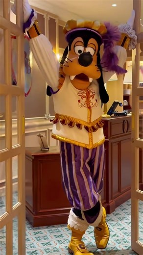 Goofy Captures Fun Moments at Disneyland Hotel