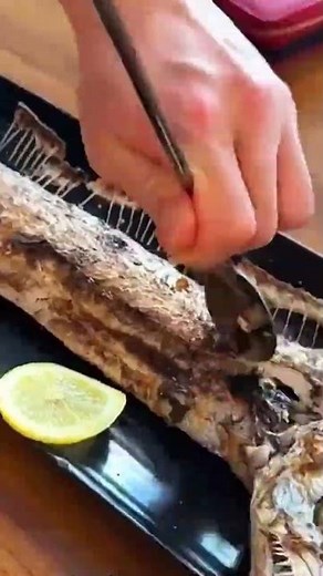 the process of removing or separating bones or spines from cooked fish