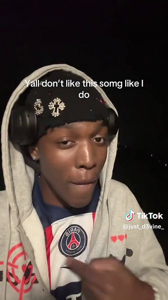 Discover Daniel Caesar's Best Songs and Tour Highlights